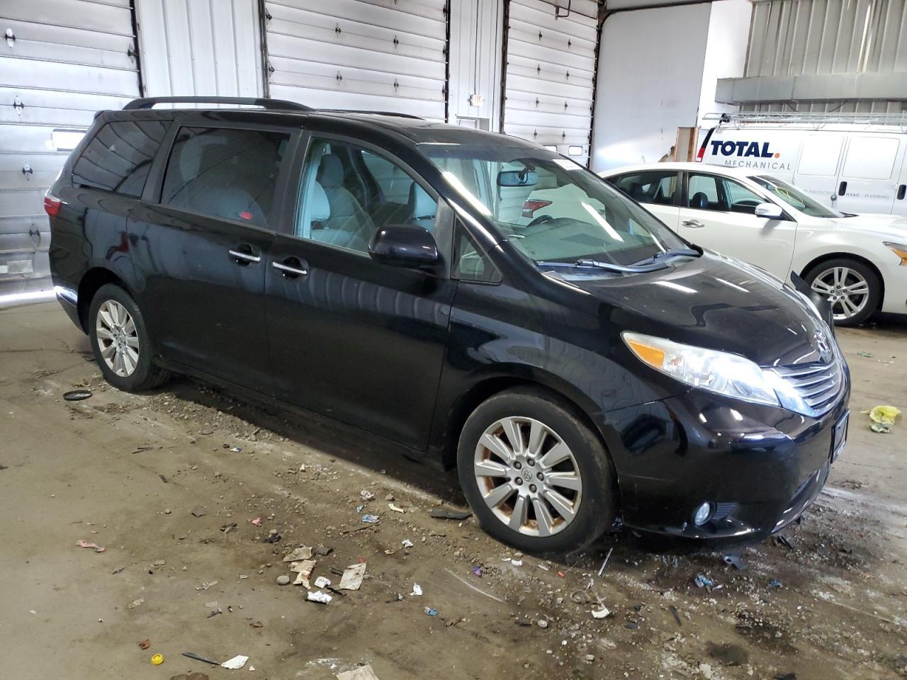 2015 TOYOTA SIENNA XLE - Фото 4