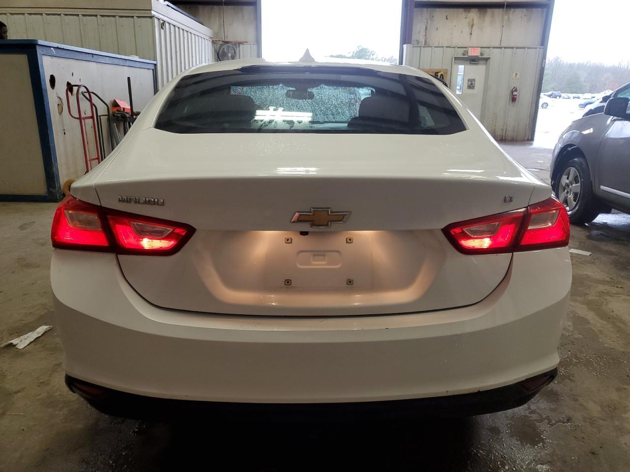 2017 CHEVROLET MALIBU LT - Image 6
