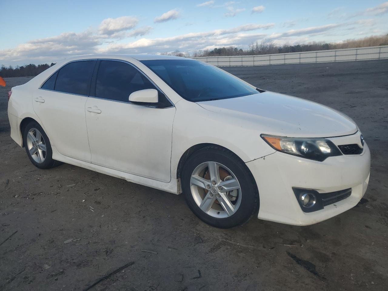 2014 TOYOTA CAMRY L - Image 4