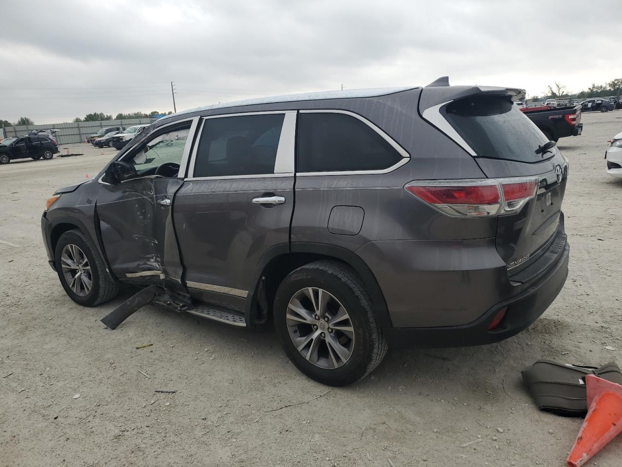 2015 TOYOTA HIGHLANDER - Фото 2