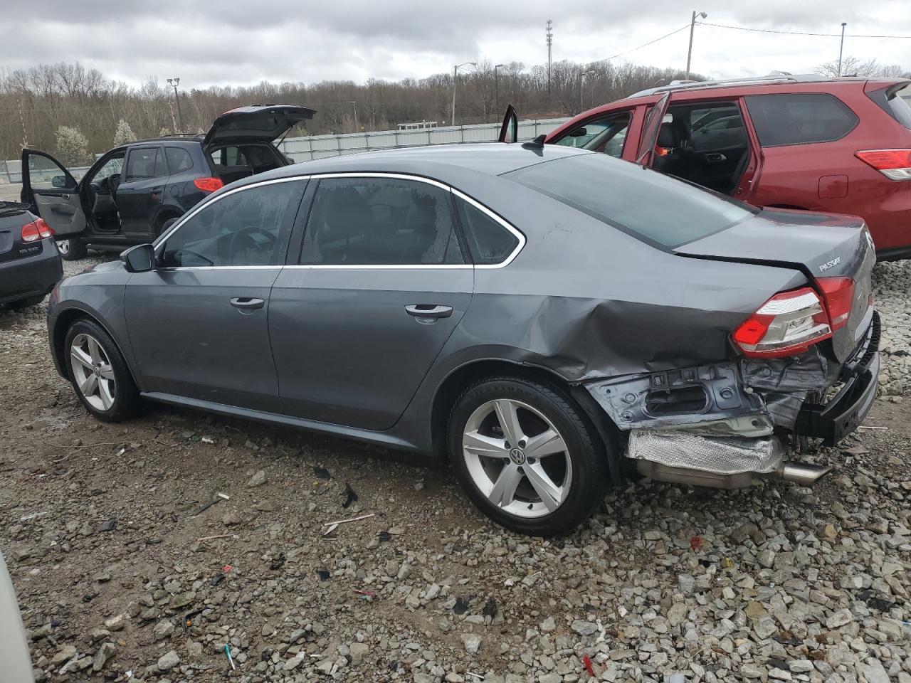 2013 VOLKSWAGEN PASSAT SE - Image 2