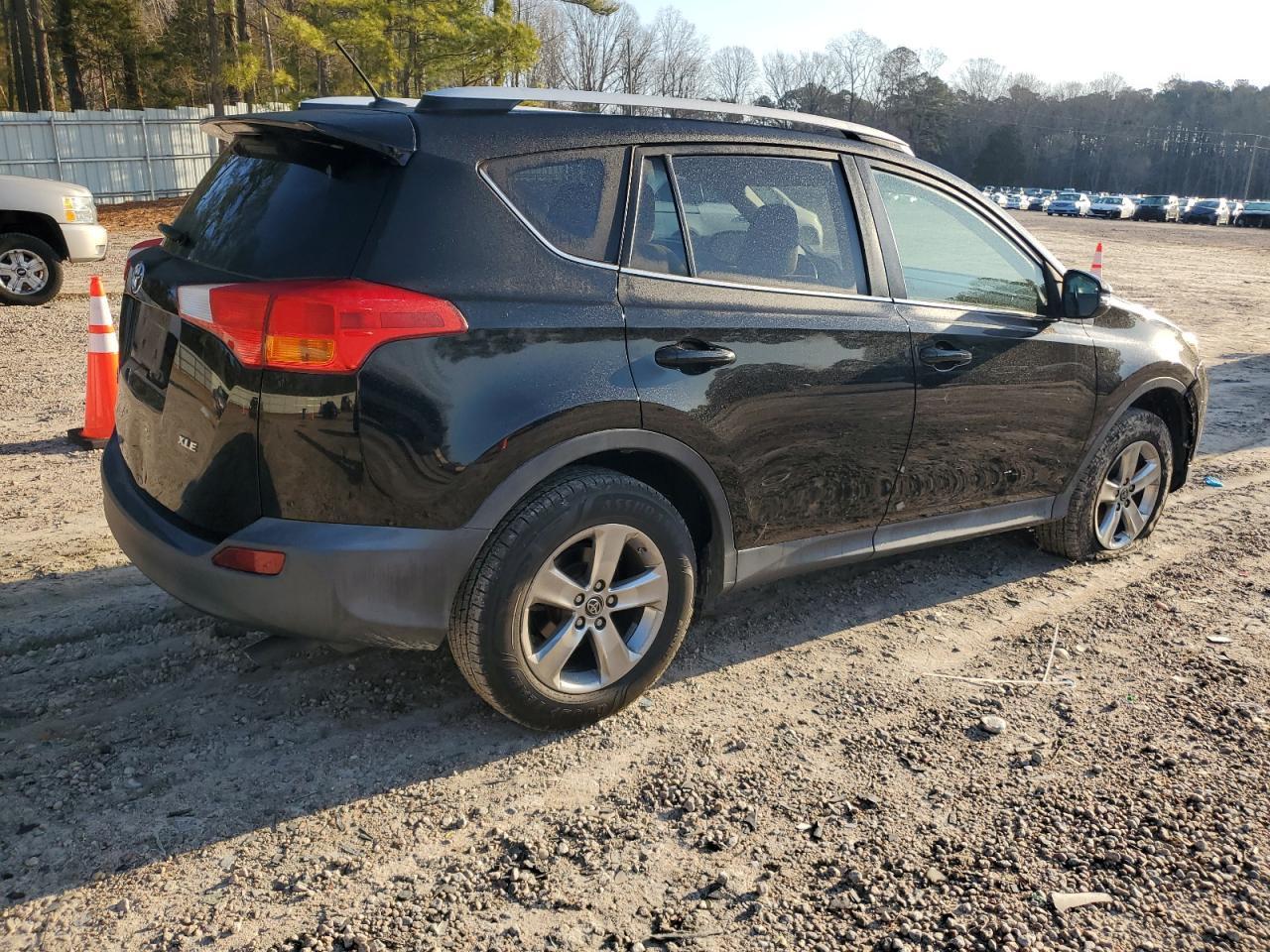 2015 TOYOTA RAV4 XLE - Image 3