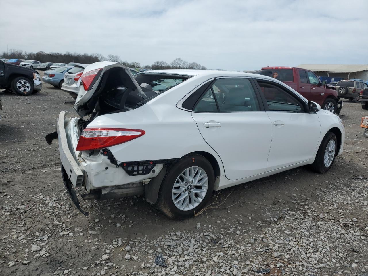 2017 TOYOTA CAMRY LE - Фото 3
