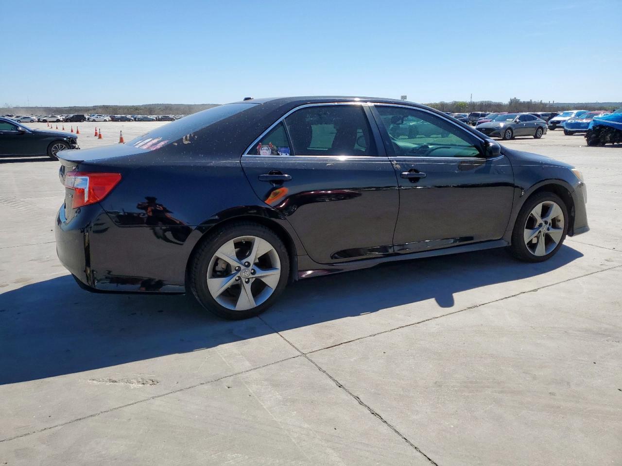 2012 TOYOTA CAMRY SE - Фото 3