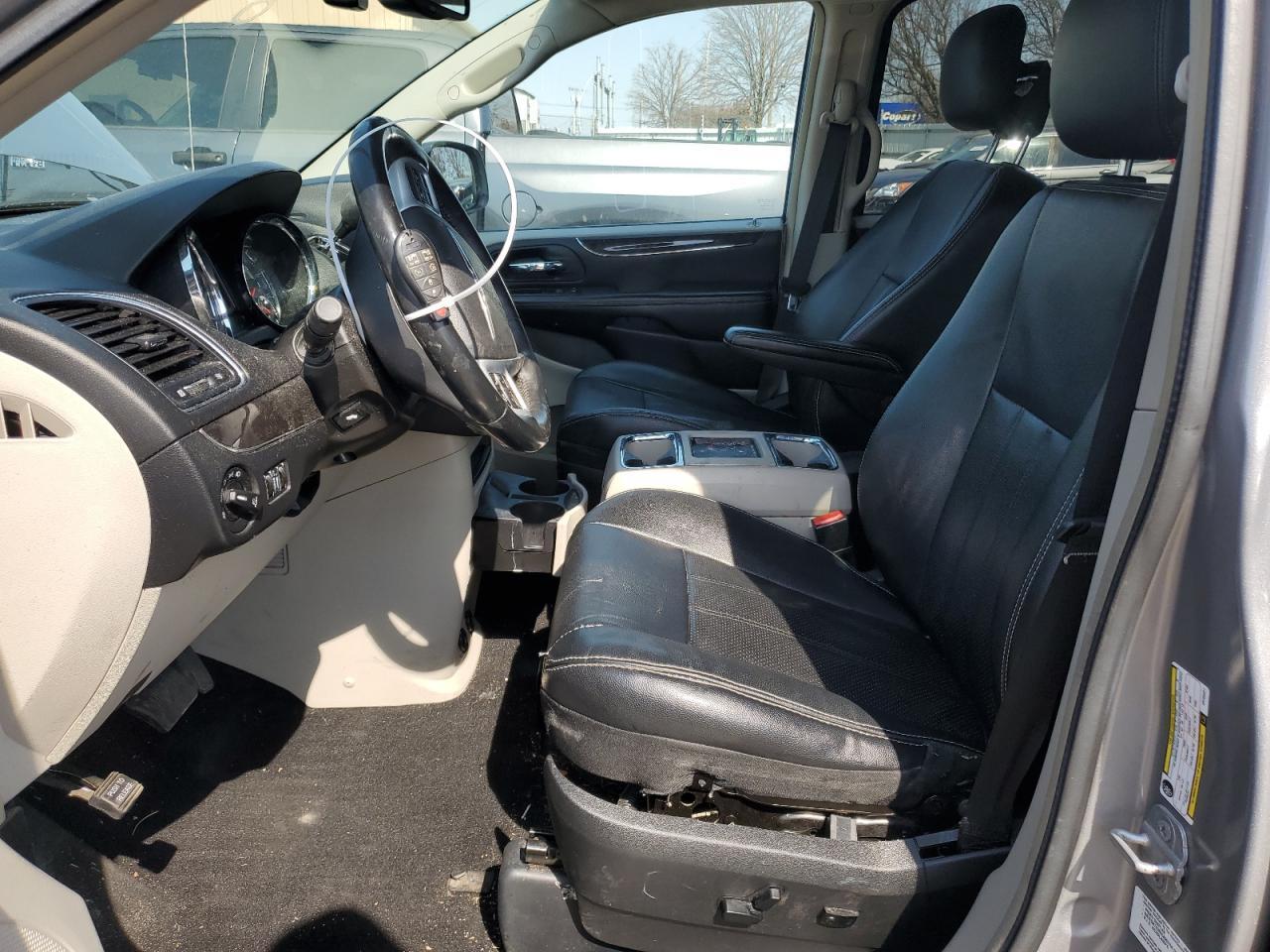 2014 CHRYSLER TOWN & COU - Фото 7