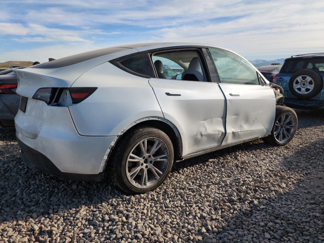 2023 TESLA MODEL Y - Фото 3