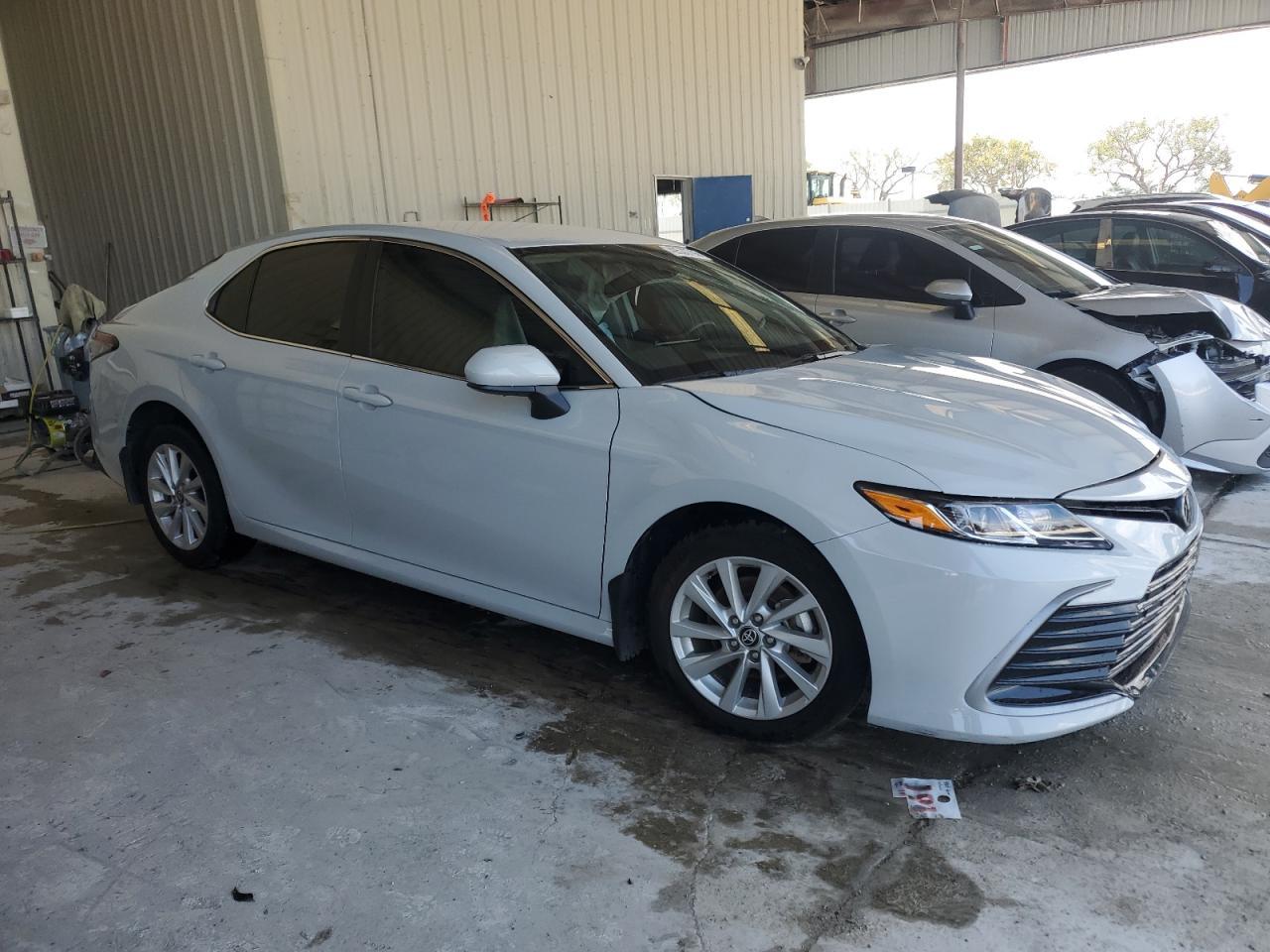 2024 TOYOTA CAMRY LE - Фото 4