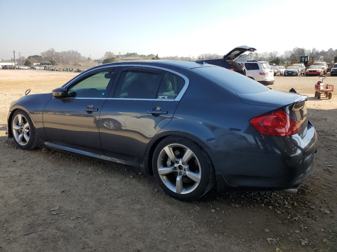 2011 INFINITI G37 BASE - Фото 2
