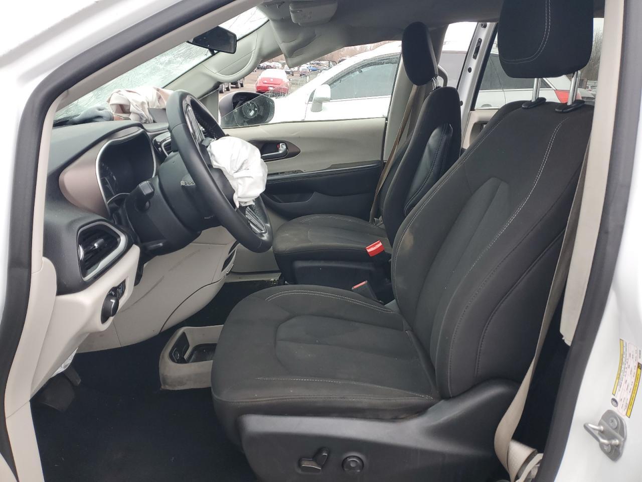 2022 CHRYSLER VOYAGER LX - Фото 7