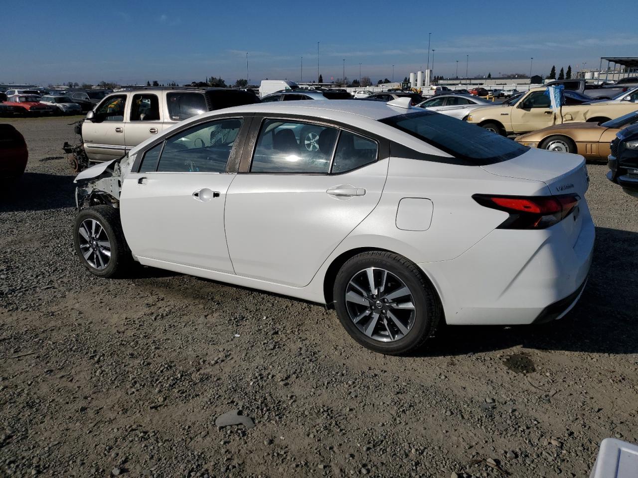 2021 NISSAN VERSA SV - Фото 2
