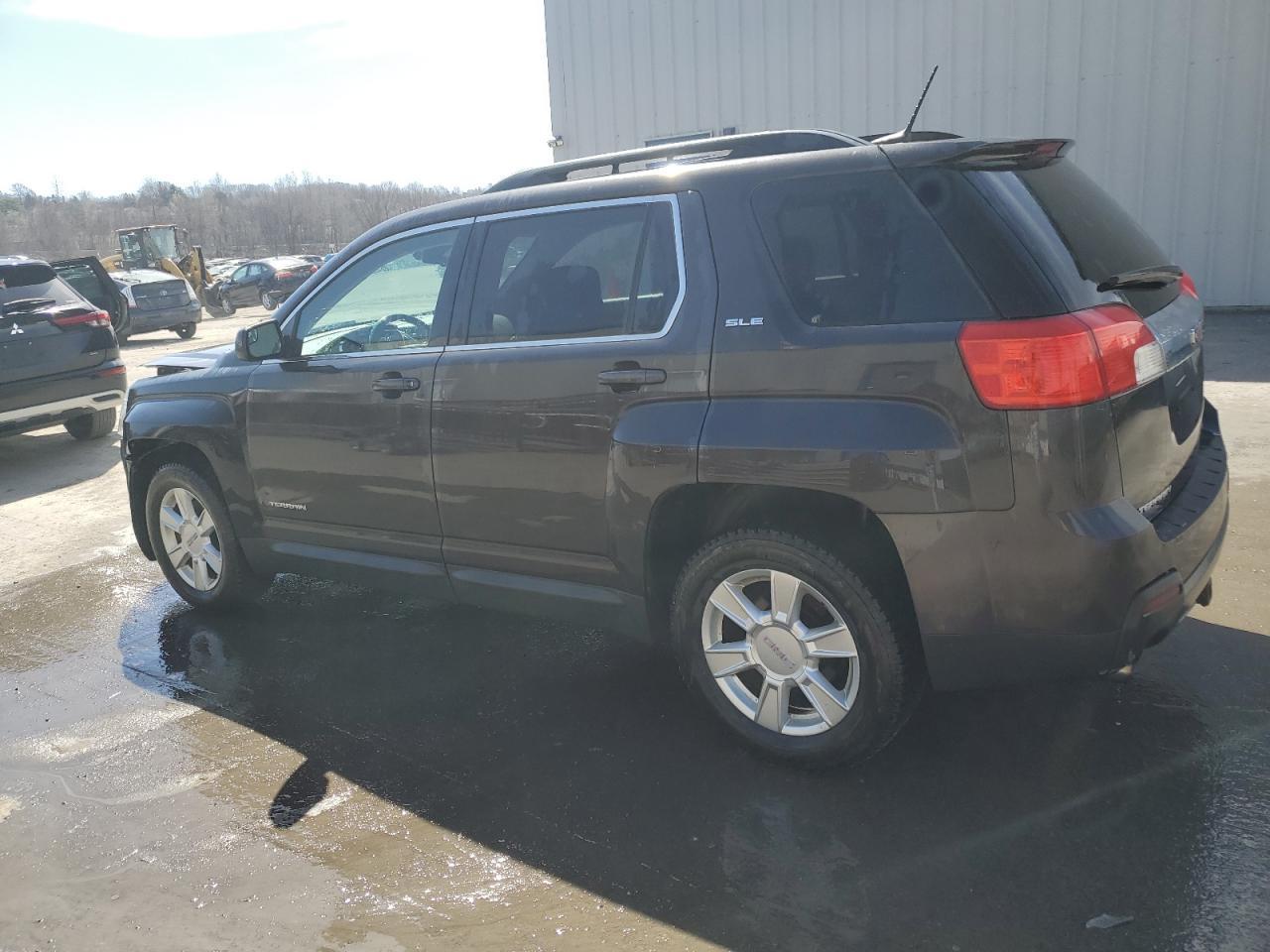 2013 GMC TERRAIN SL - Фото 2