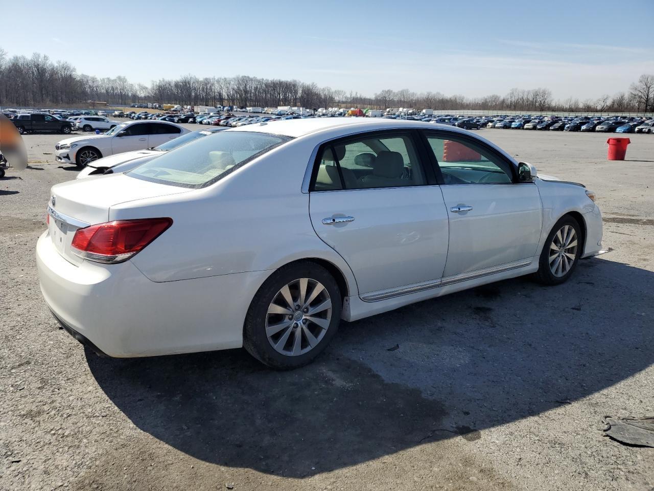 2011 TOYOTA AVALON BAS - Image 3