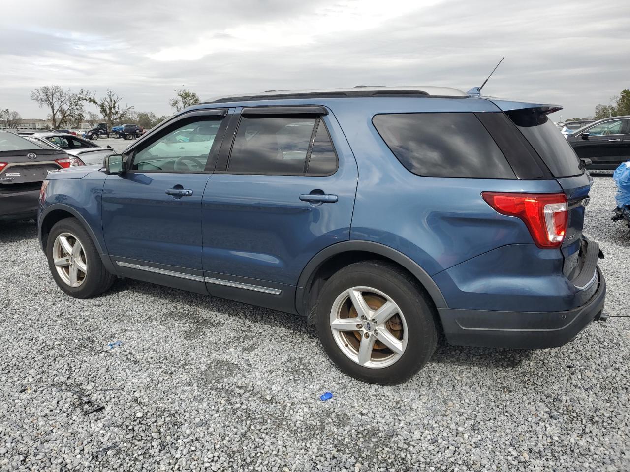 2018 FORD EXPLORER X - Image 2