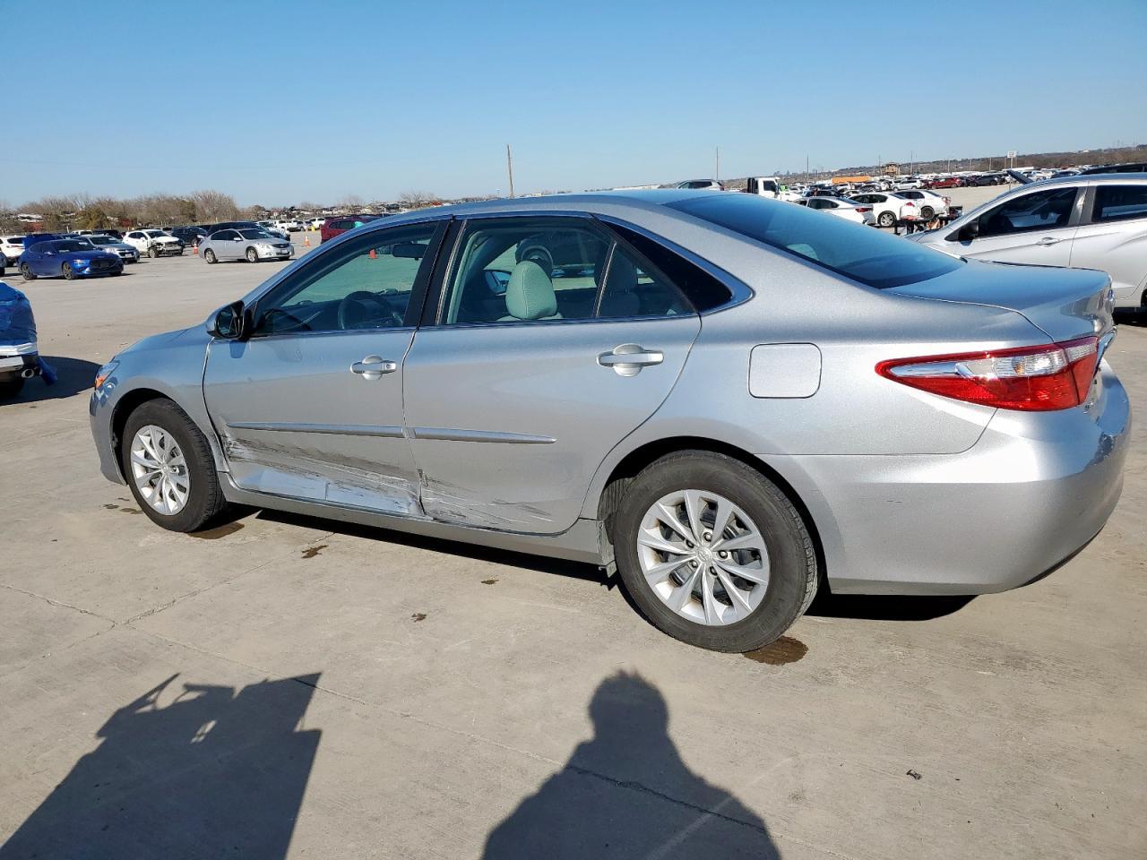 2015 TOYOTA CAMRY LE - Фото 2