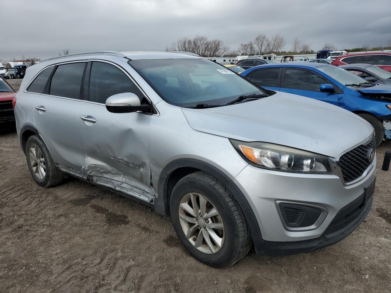 2016 KIA SORENTO LX - Image 4