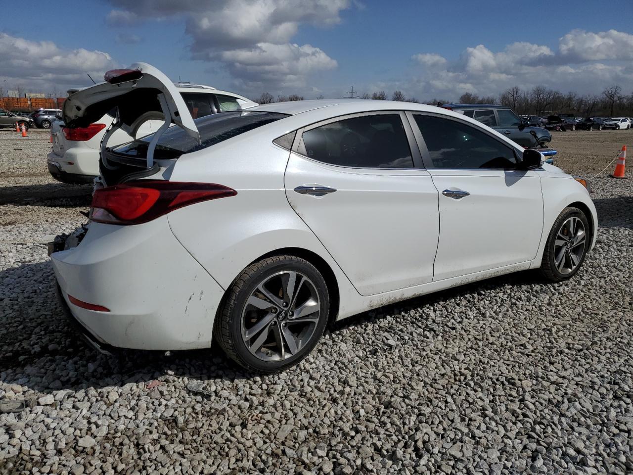 2015 HYUNDAI ELANTRA SE - Image 3