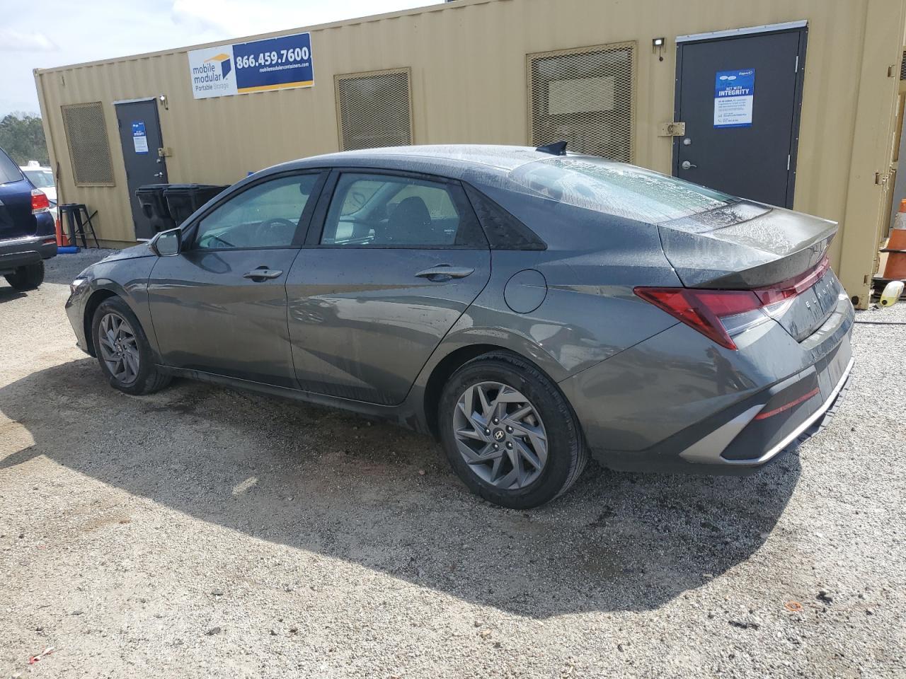 2024 HYUNDAI ELANTRA SE - Фото 2