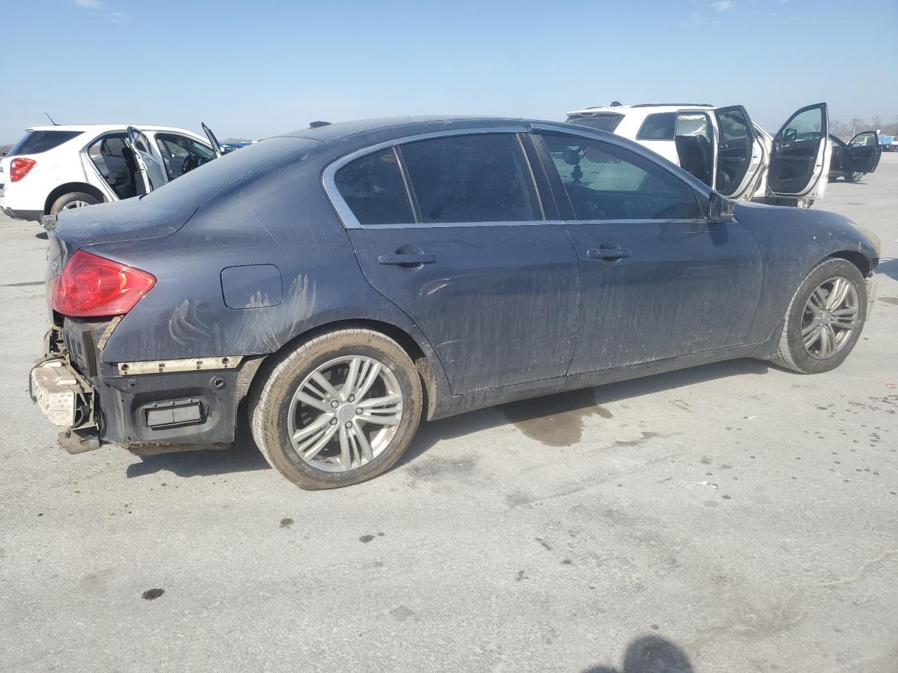 2011 INFINITI G37 BASE - Фото 3