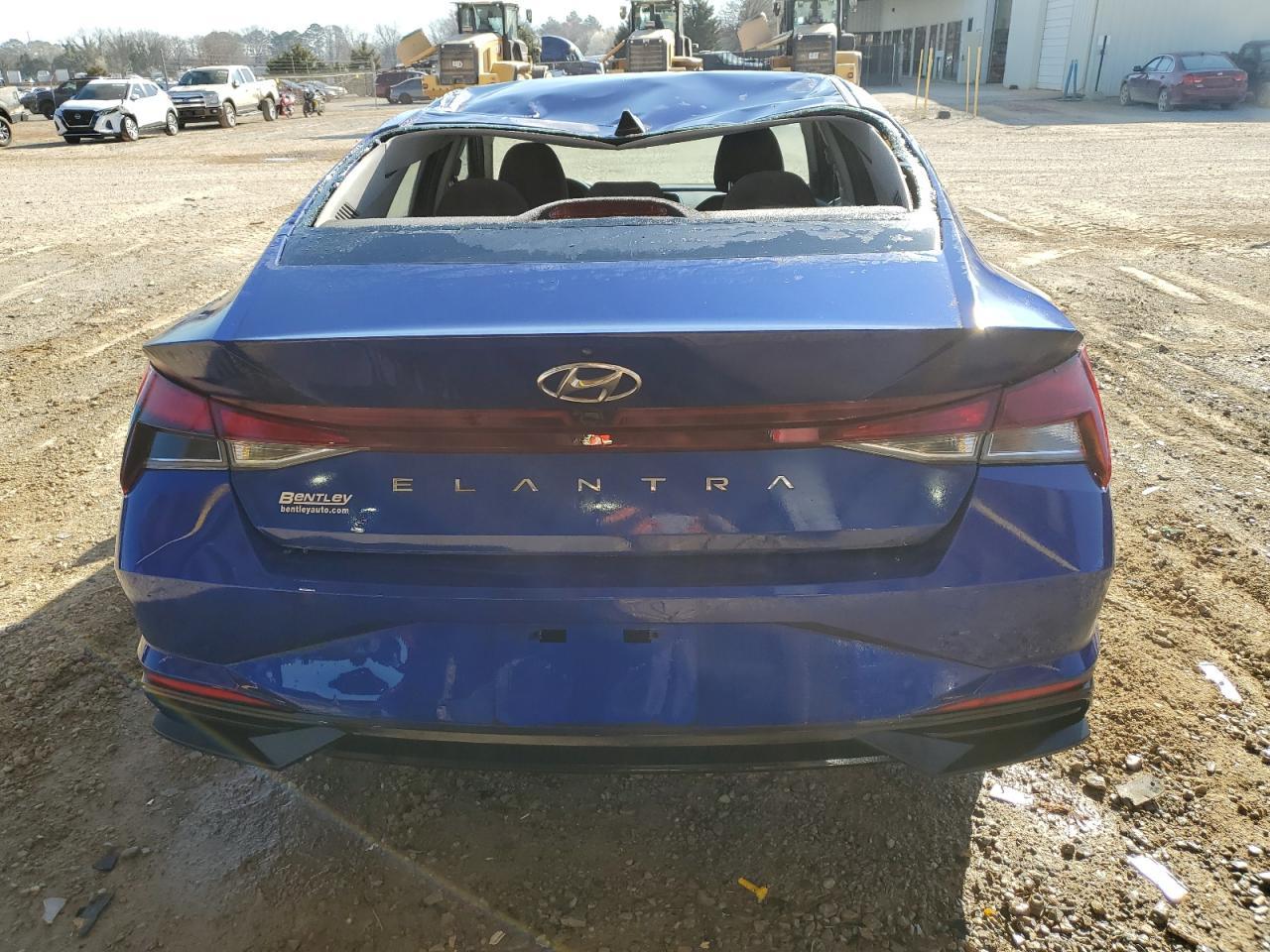2023 HYUNDAI ELANTRA SE - Image 6