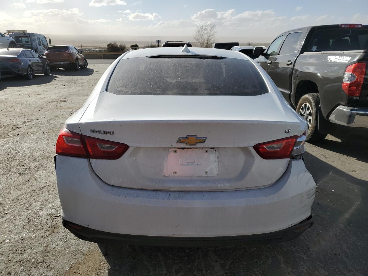2017 CHEVROLET MALIBU LT - Image 6