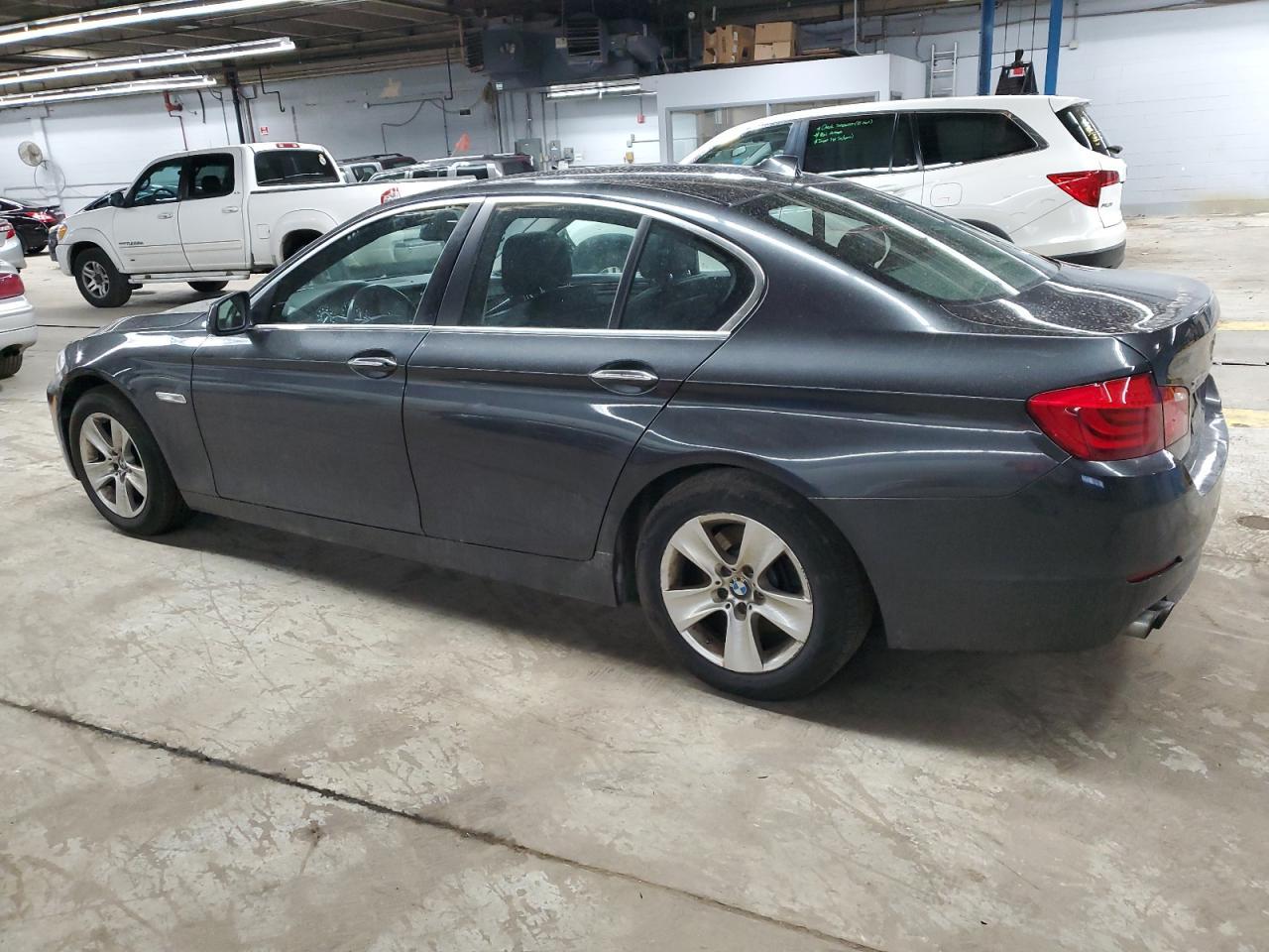 2013 BMW 528 XI - Фото 2
