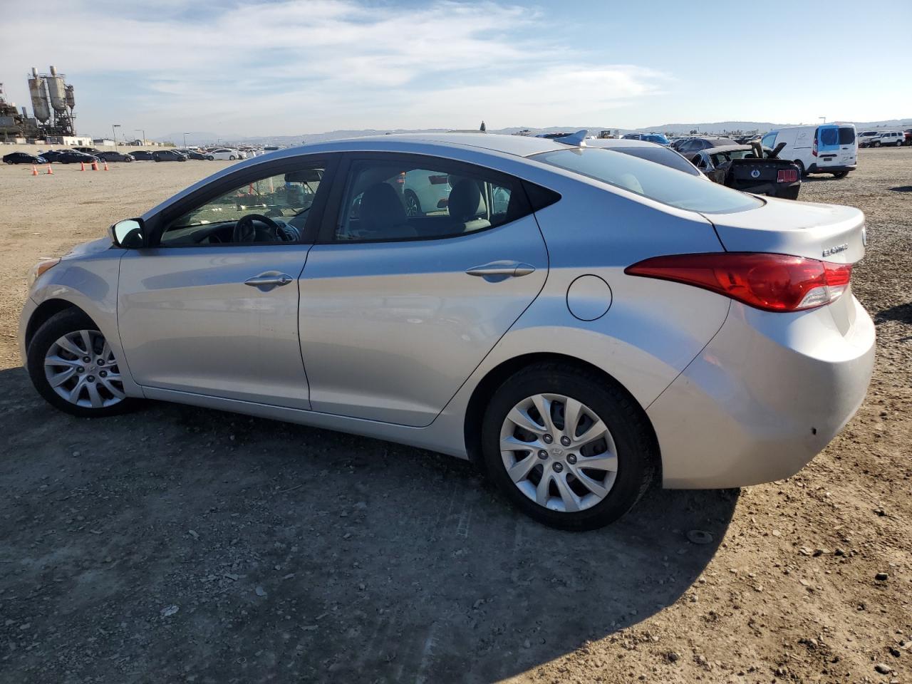 2013 HYUNDAI ELANTRA GL - Image 2