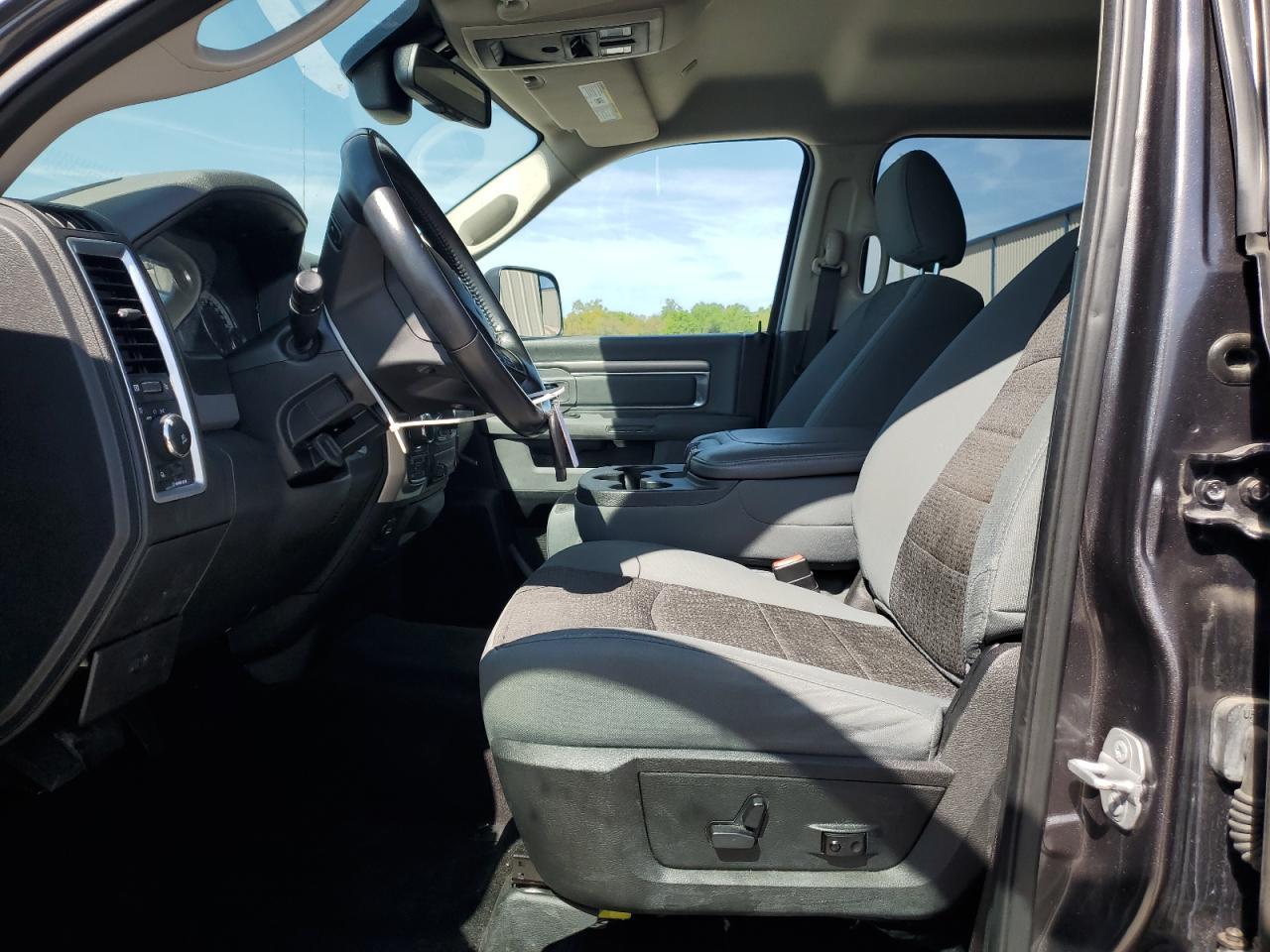 2017 RAM 1500 SLT - Image 7