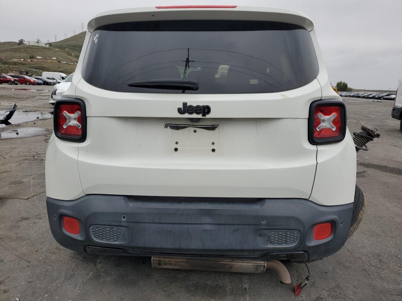 2017 JEEP RENEGADE L - Image 6