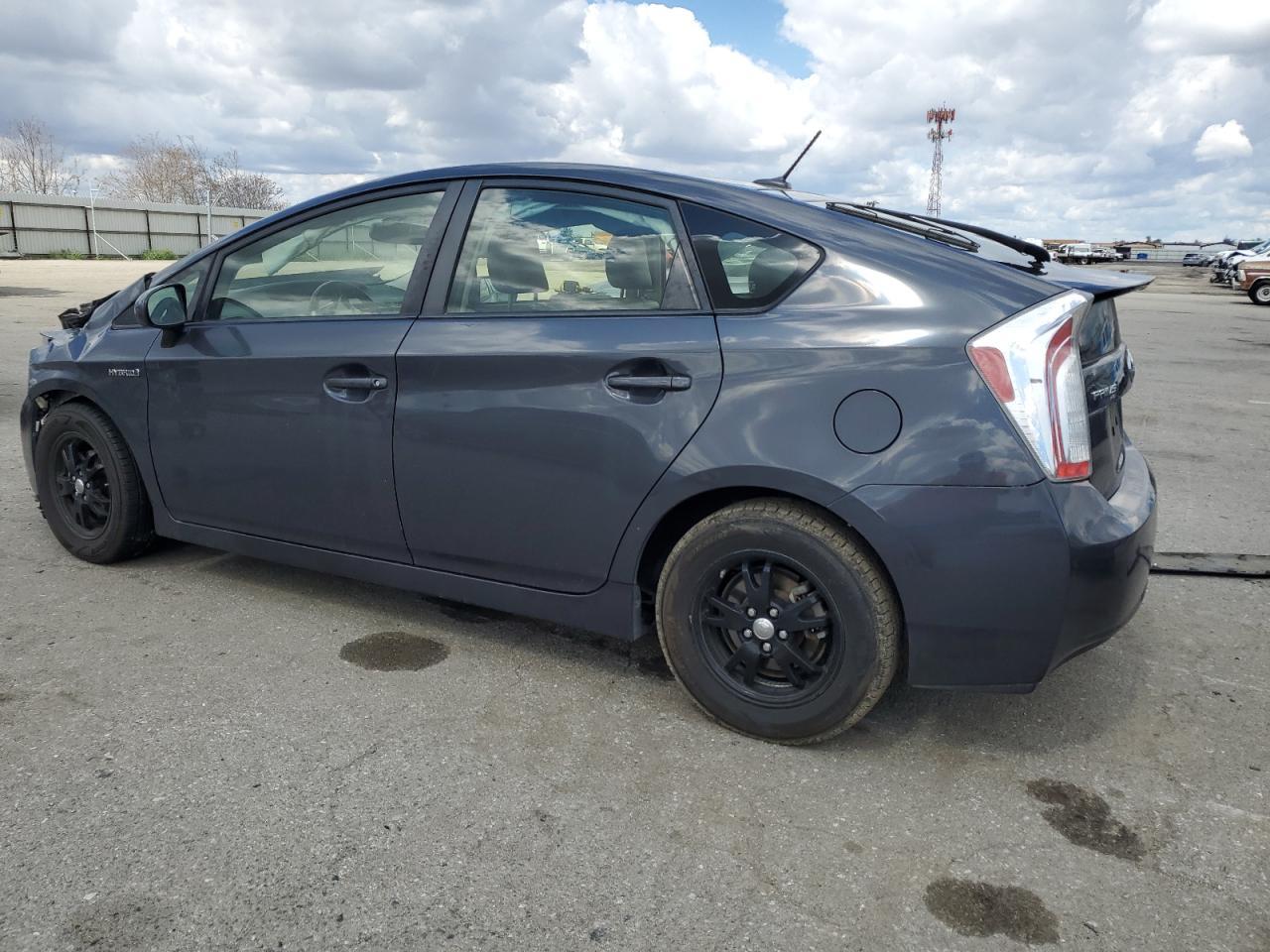 2015 TOYOTA PRIUS - Image 2