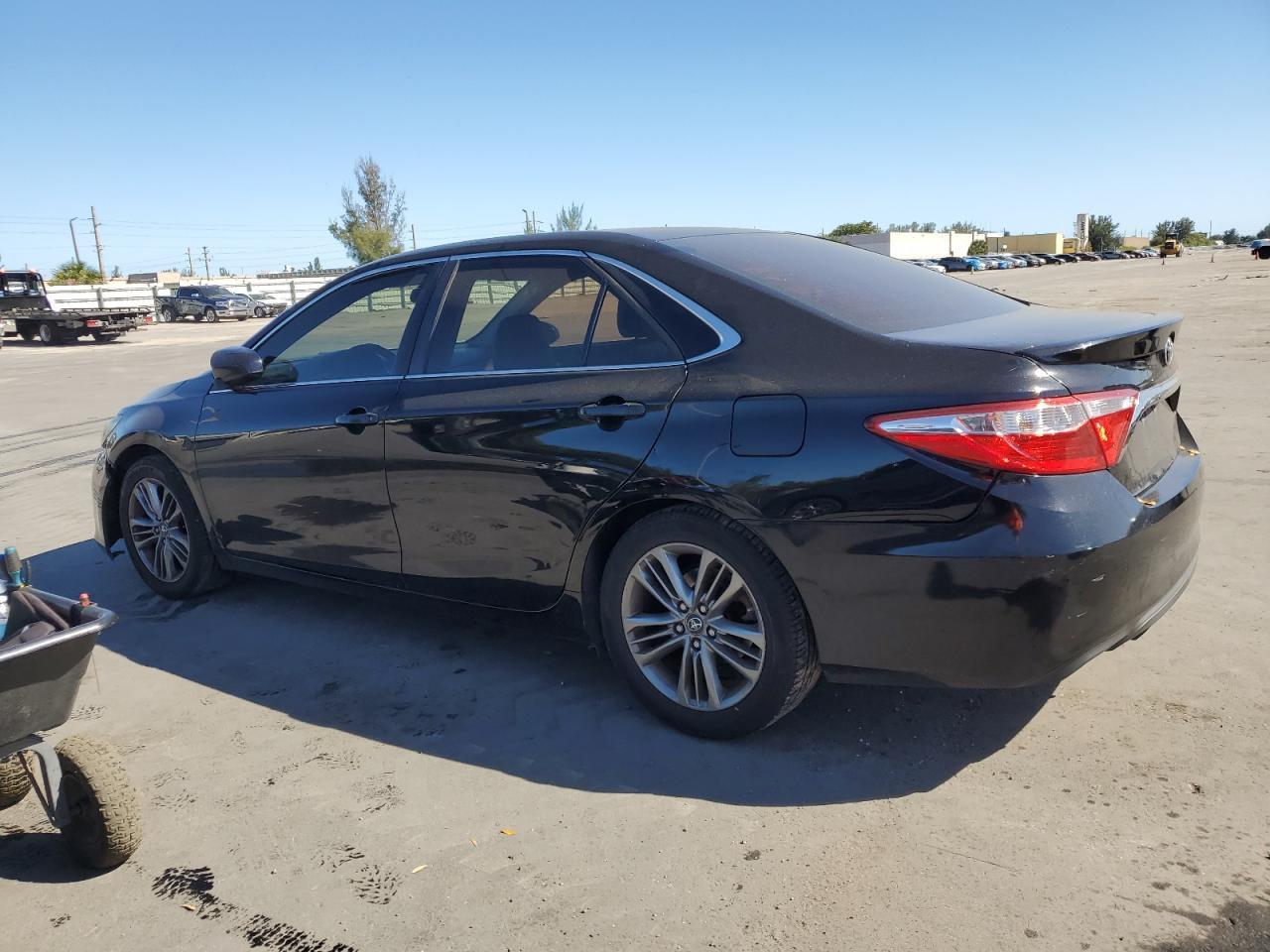 2017 TOYOTA CAMRY LE - Фото 2