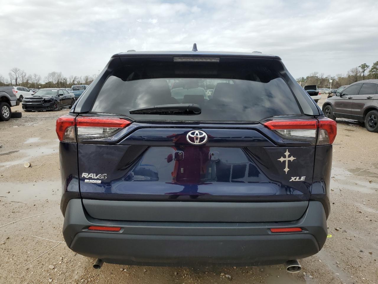 2022 TOYOTA RAV4 XLE P - Image 6
