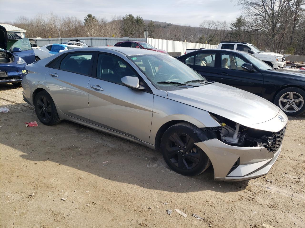 2022 HYUNDAI ELANTRA SE - Image 4