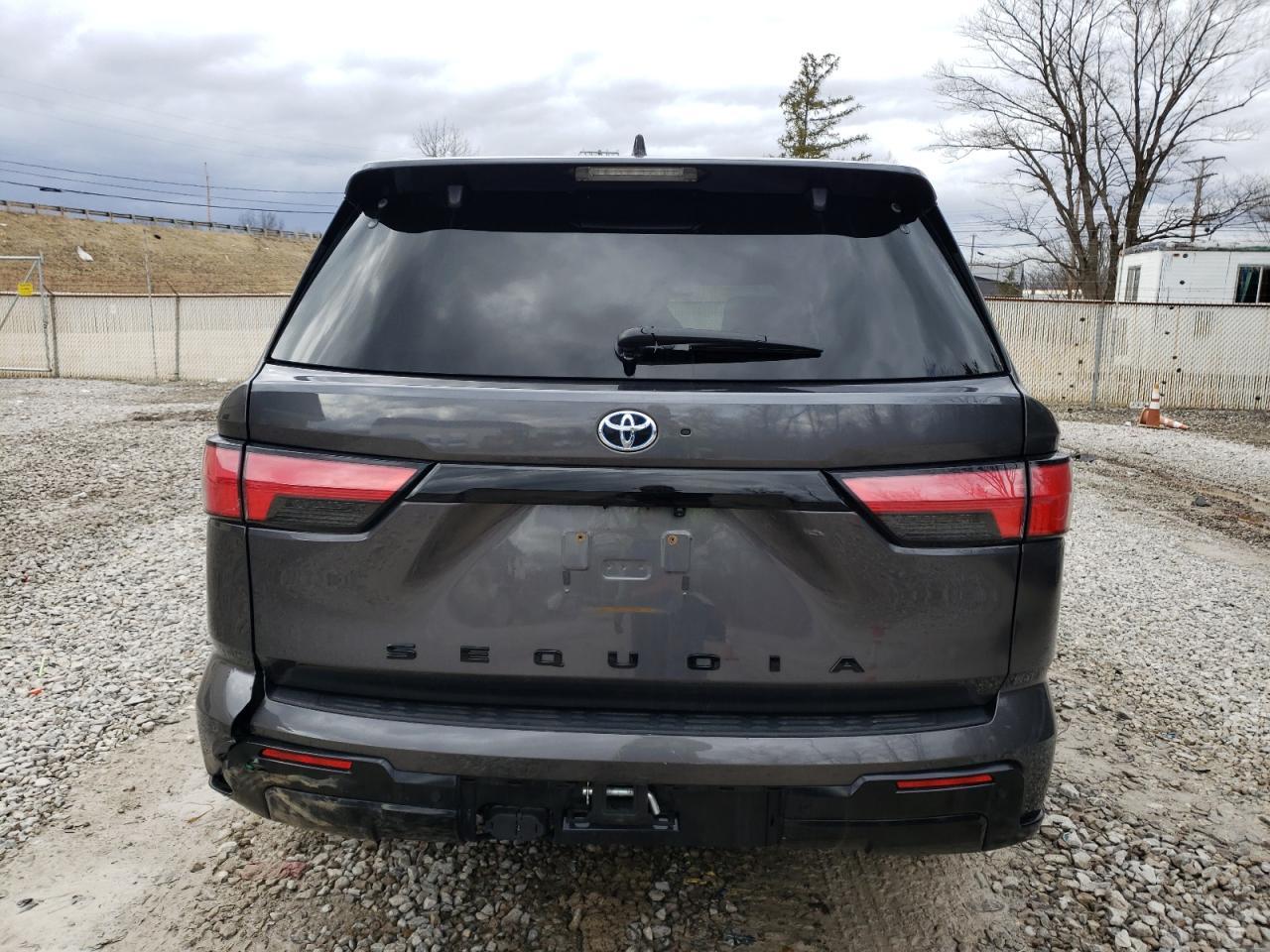 2023 TOYOTA SEQUOIA SR - Фото 6