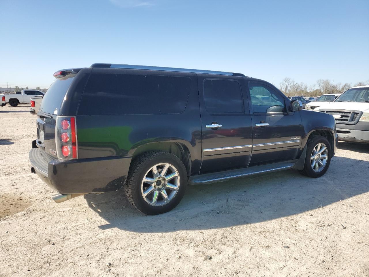2012 GMC YUKON XL D - Image 3
