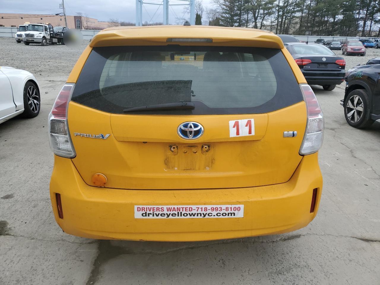 2016 TOYOTA PRIUS V - Фото 6