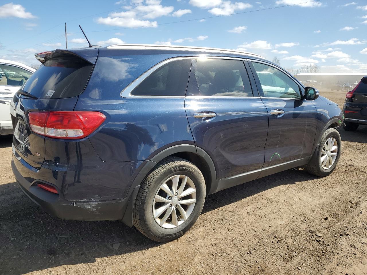 2017 KIA SORENTO LX - Фото 3