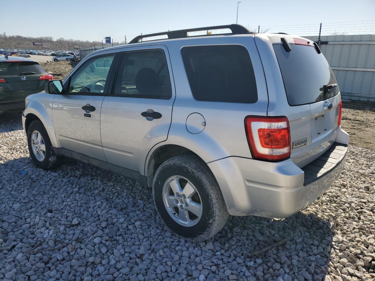2010 FORD ESCAPE XLT - Фото 2