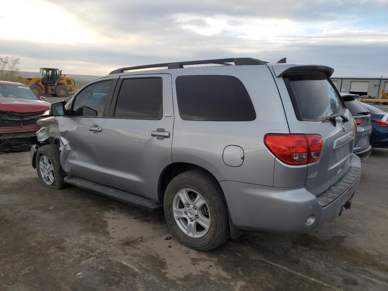 2016 TOYOTA SEQUOIA SR - Фото 2