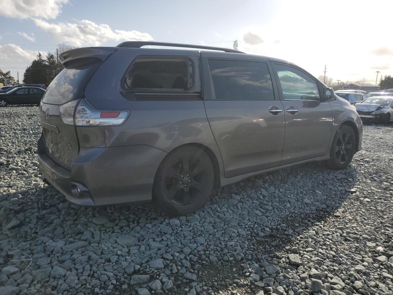 2015 TOYOTA SIENNA SPO - Фото 3
