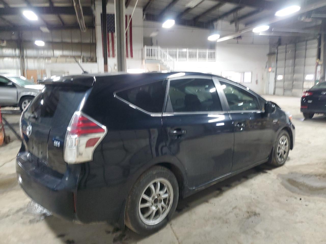 2016 TOYOTA PRIUS V - Фото 3