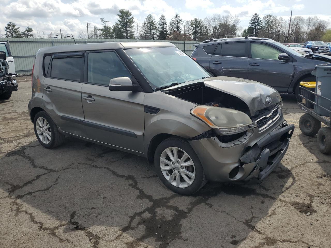 2013 KIA SOUL + - Image 4