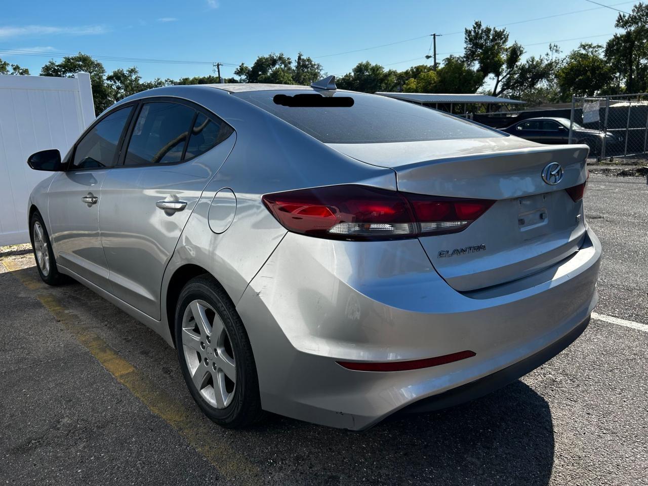 2017 HYUNDAI ELANTRA SE - Image 3