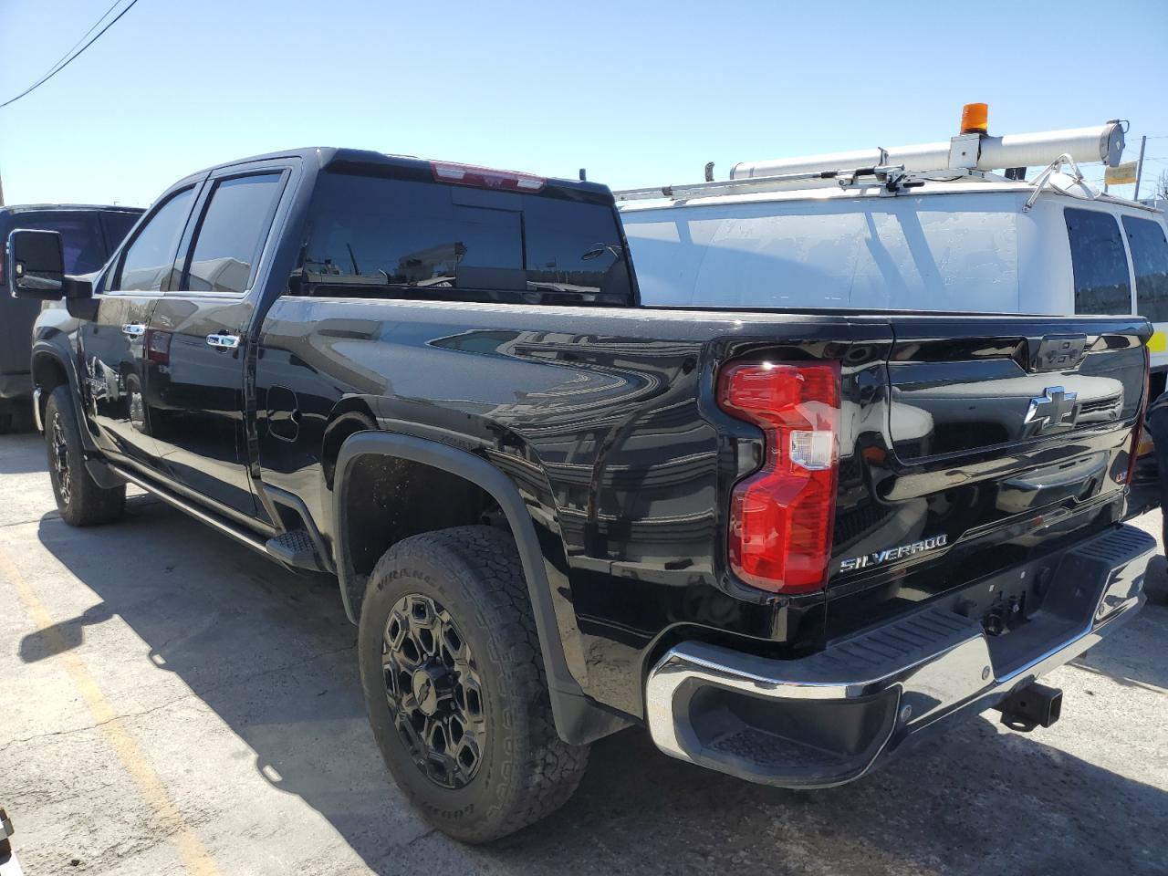 2024 CHEVROLET SILVERADO - Фото 2