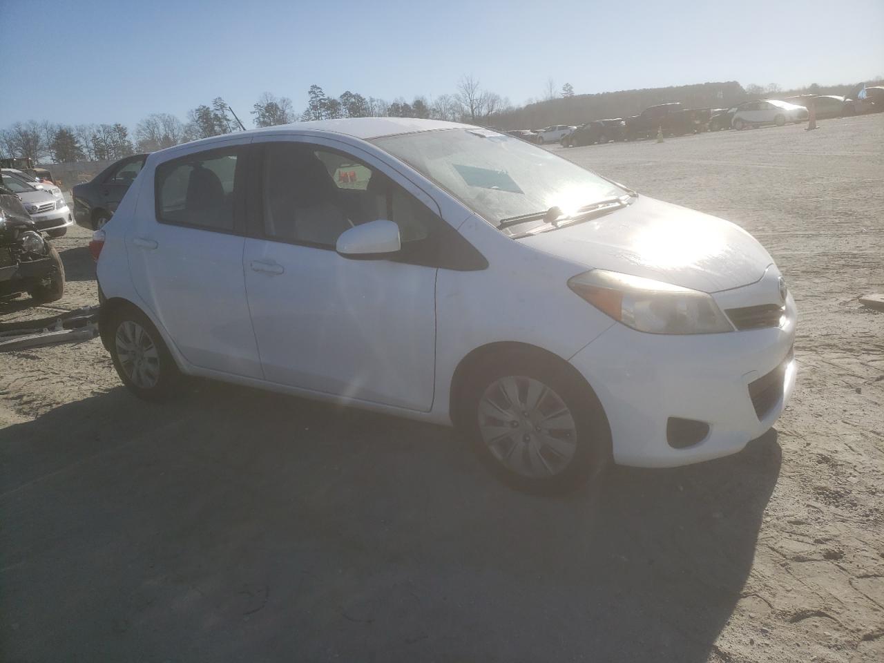 2013 TOYOTA YARIS - Фото 4