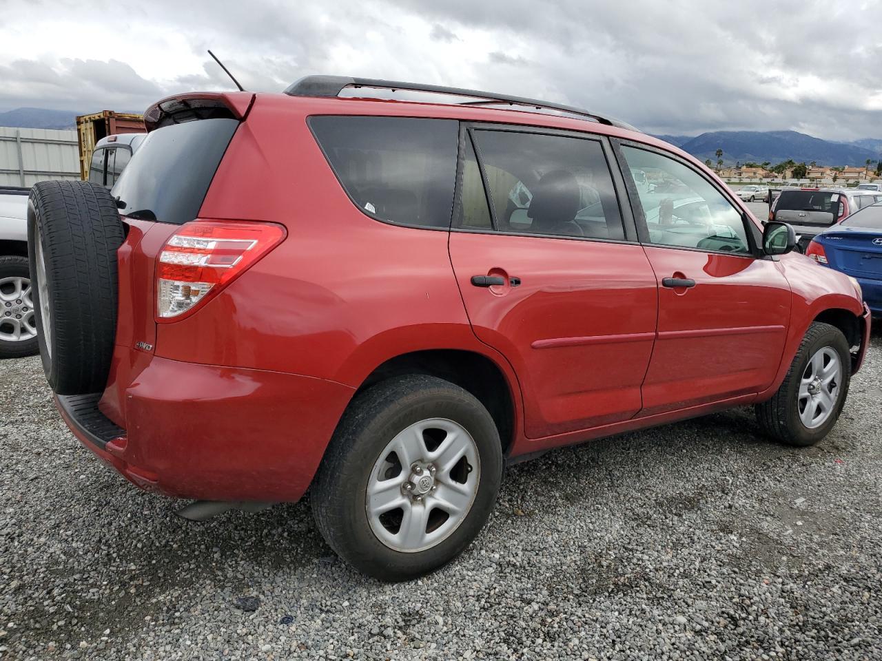 2011 TOYOTA RAV4 - Фото 3