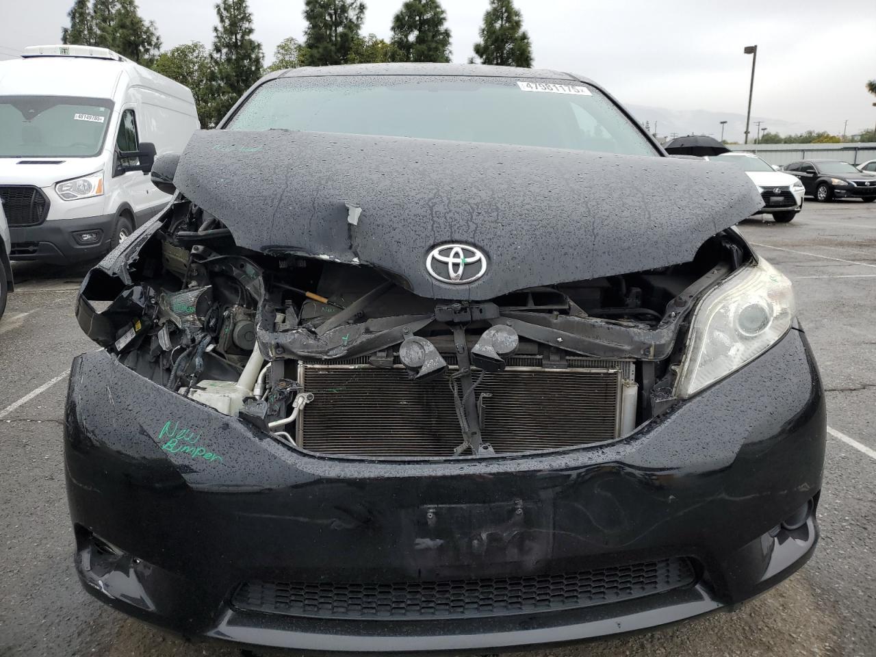 2015 TOYOTA SIENNA LE - Фото 5