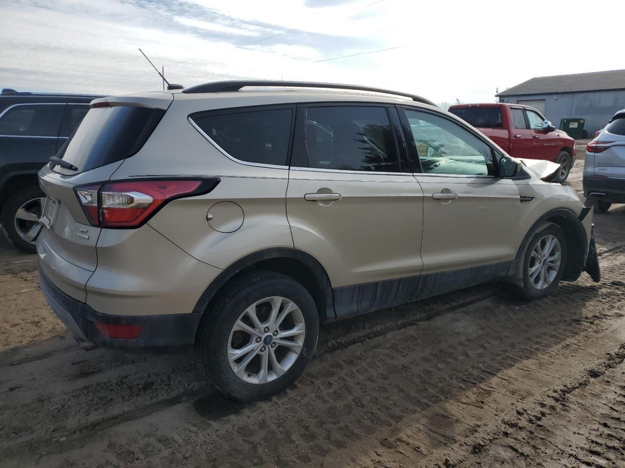 2017 FORD ESCAPE SE - Фото 3