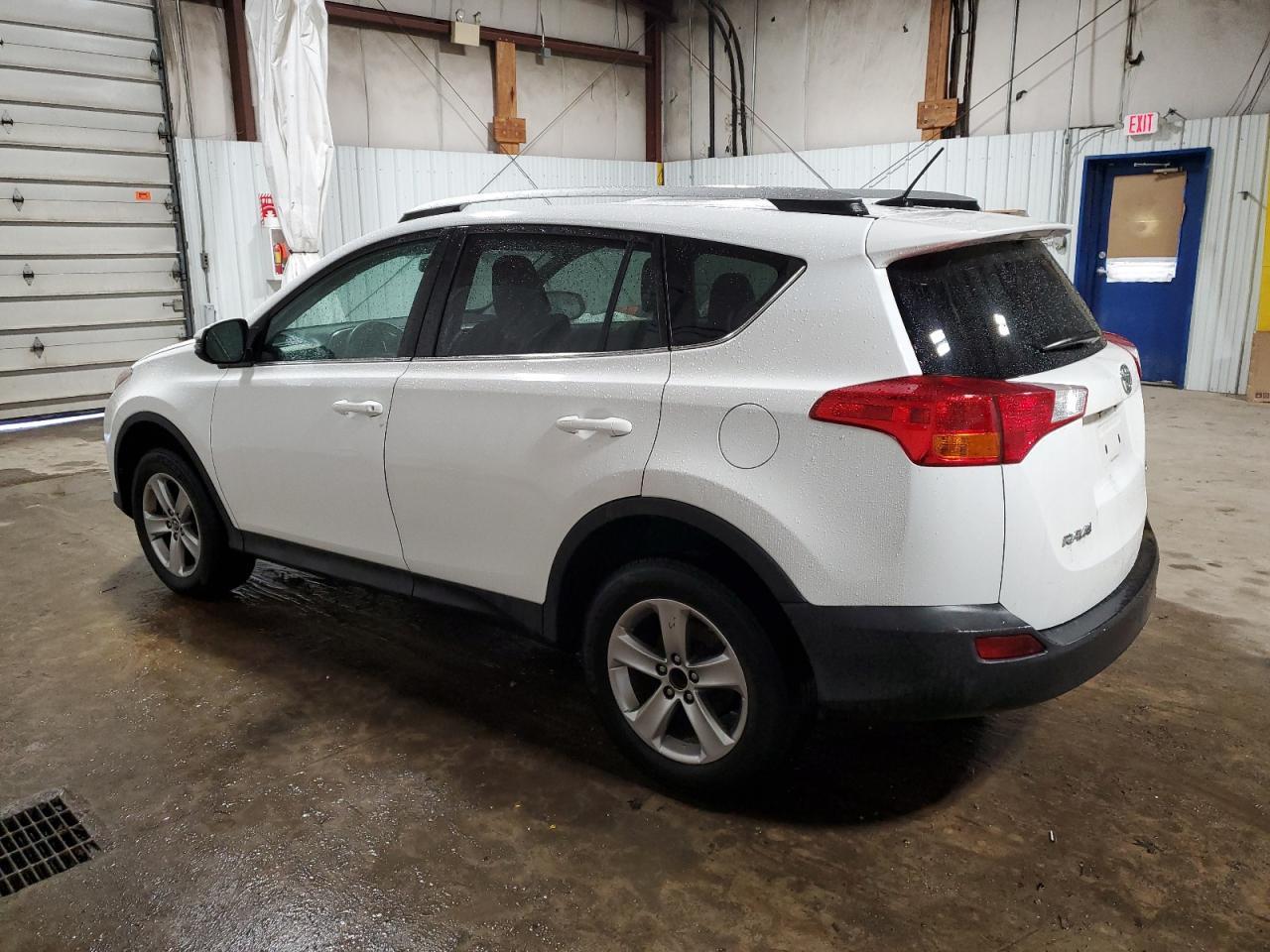 2015 TOYOTA RAV4 XLE - Image 2