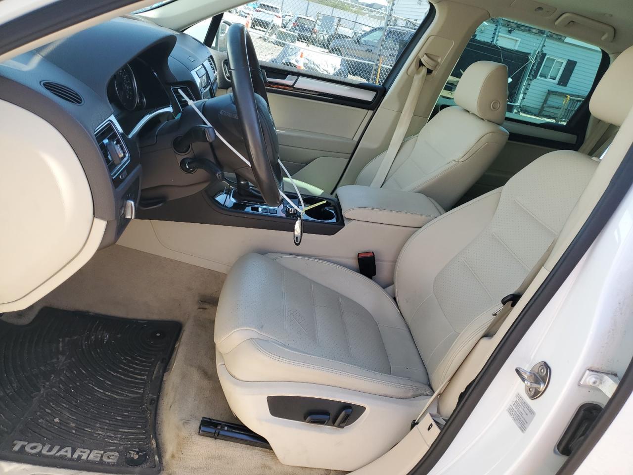 2012 VOLKSWAGEN TOUAREG V6 - Фото 7