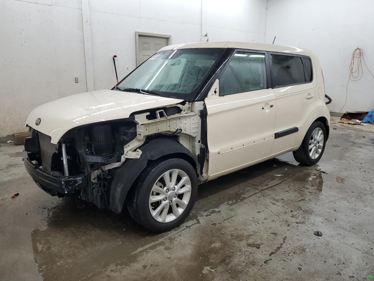 2013 KIA SOUL +